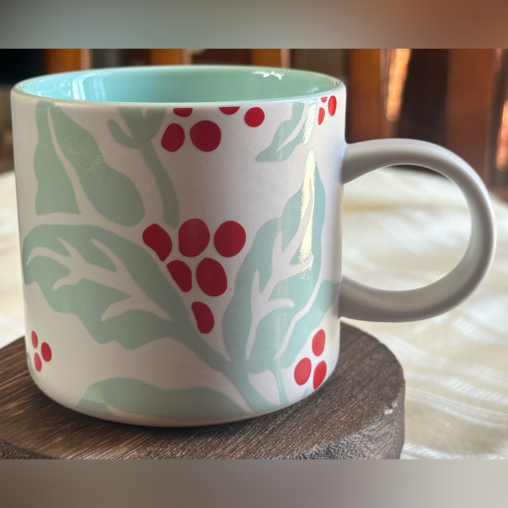 Starbucks 2018 Holiday Holly Berry Mug 12oz Mint Interior Christmas Cup